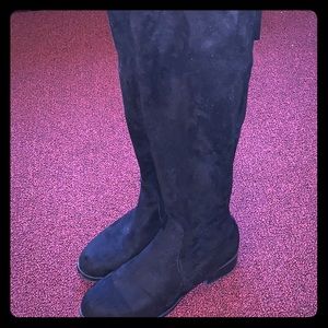 knee high black boots